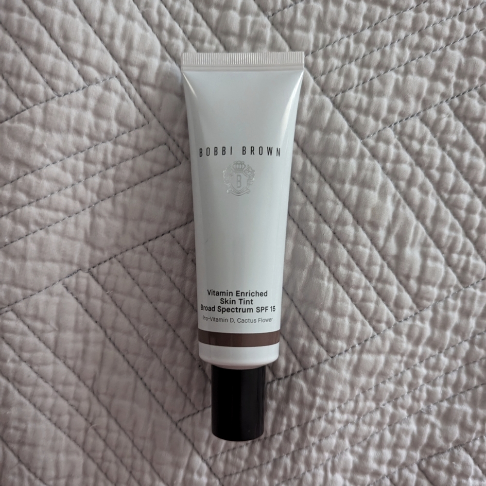 Bobbi Brown Vitamin Enriched Skin Tint Broad Spectrum SPF 15 in shade Rich 3